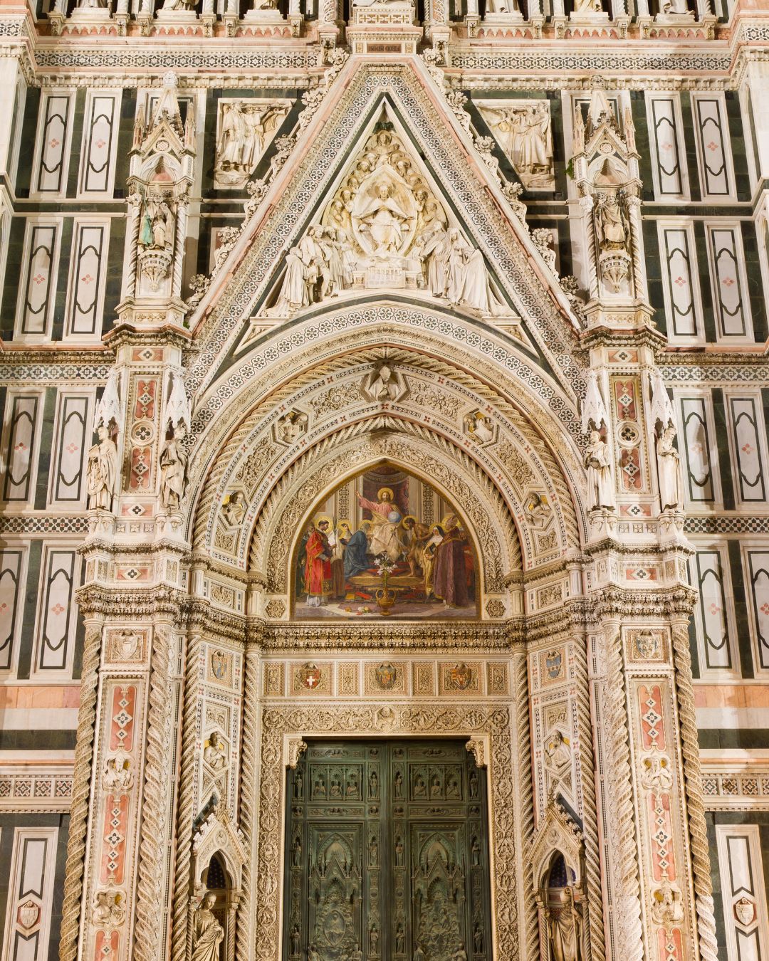 Vue de l'entrée de la Cathédrale Santa Maria del Fiore.
