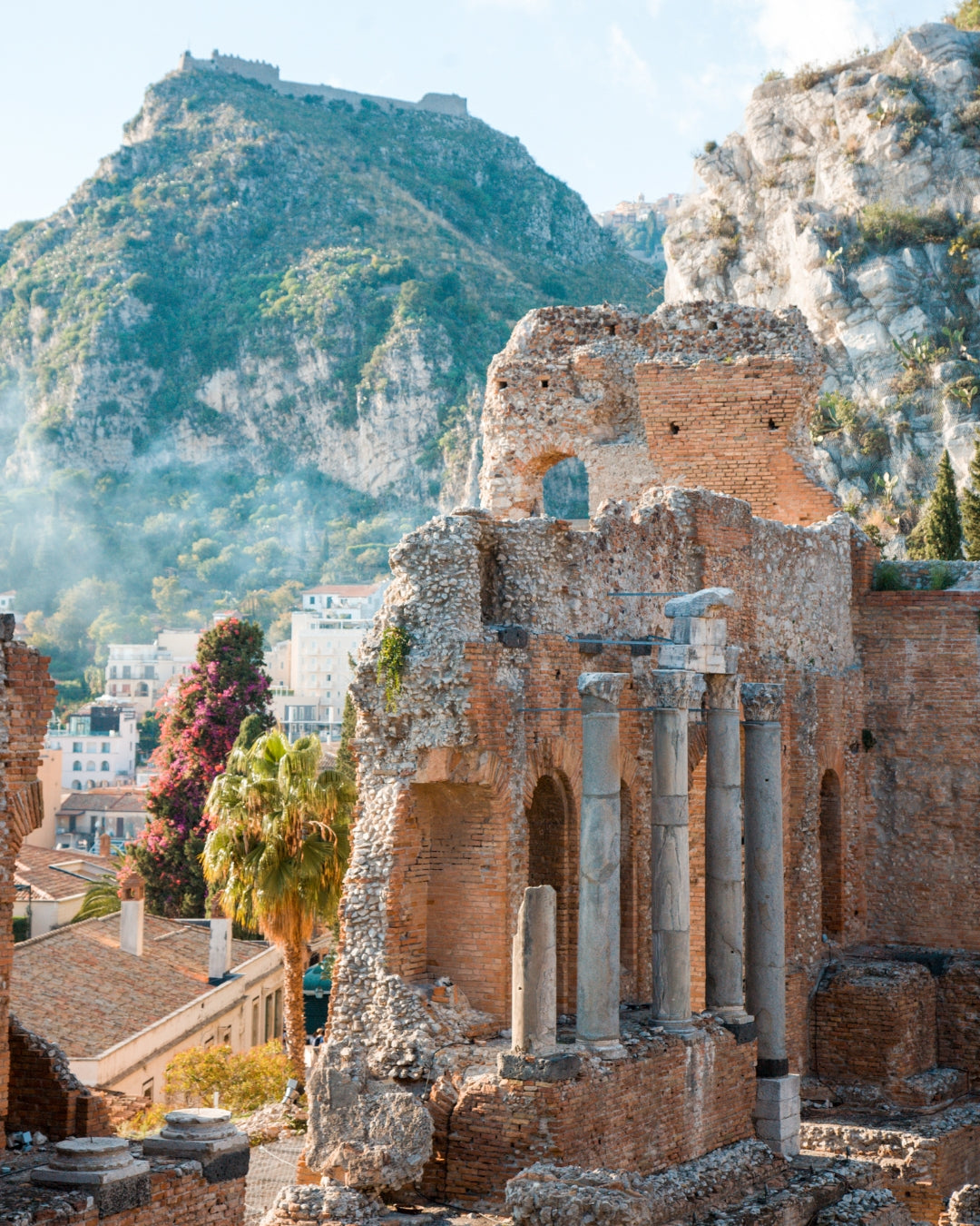 Photographie de ruines antiques en Sicile.