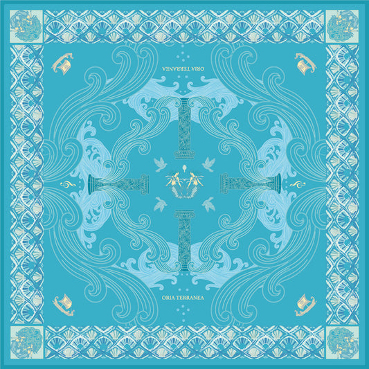 Carré de soie Écho des Sirènes 65 x 65 cm à plat, à fond turquoise : sirènes au centre, colonnes grecques, vagues et bordure de coquillages