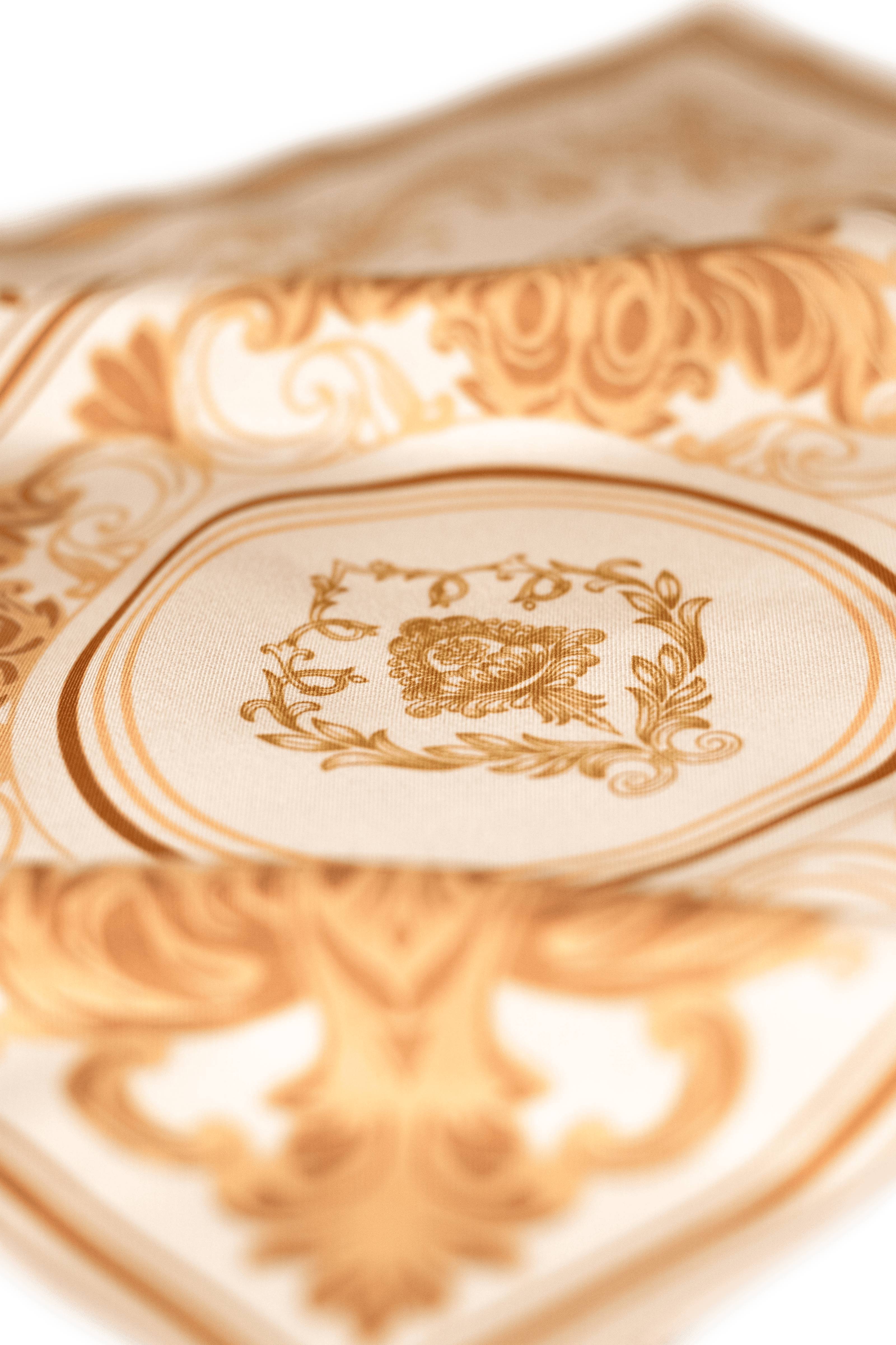 Vue du motif central du foulard Sole di Sicilia. 