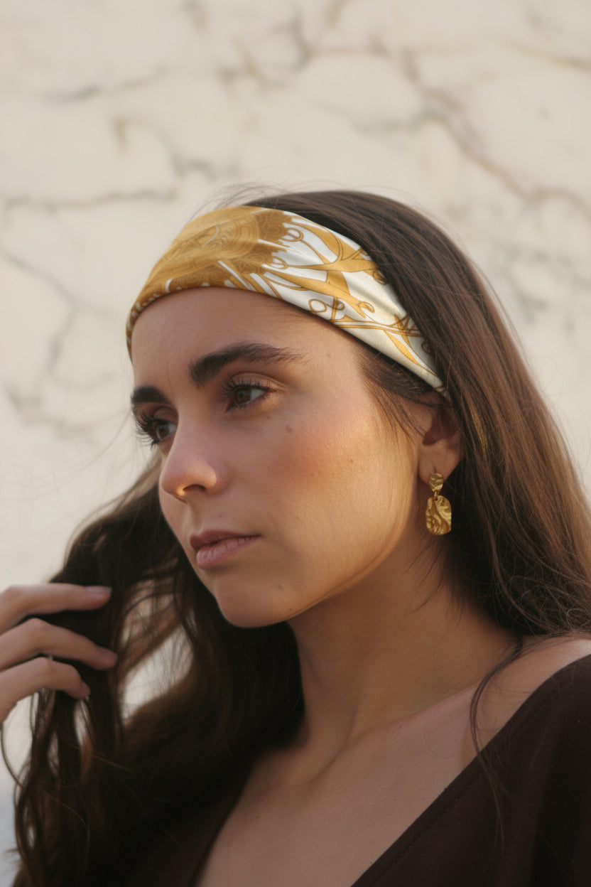 Foulard en soie pour femme inspiré de l'antiquité grecque pour les amoureux de Méditerranée.